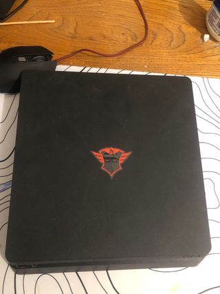 PS4 Slim Negra