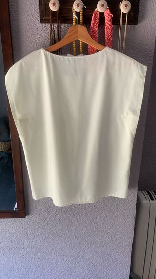 Blusa beige elegante