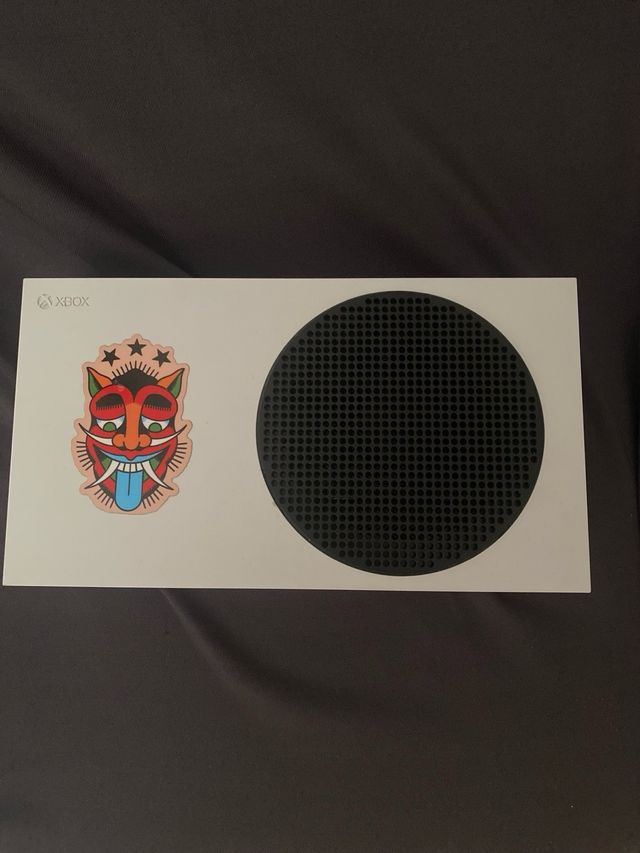 Xbox Serie S bianca con controller e cuffie