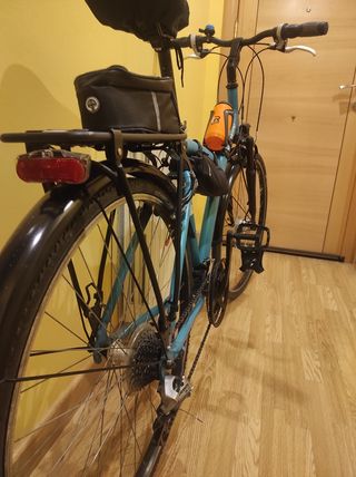 Bicicleta Paseo Btwin Azul.