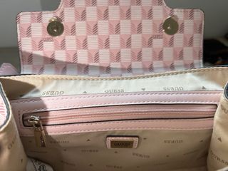 Bolso Guess Rosa y Beige