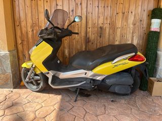 Yamaha Xmax 250cc Amarillo