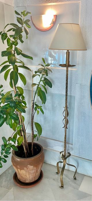 Lámpara de pie salón metal dorado