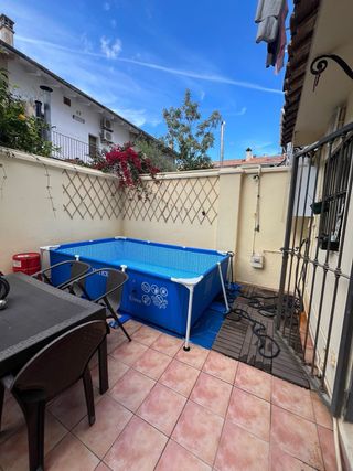 Piscina, depuradora y todos los accesorios 