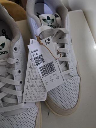 Adidas SY 90 Zapatillas Beige y Blancas

