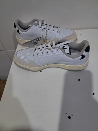 Adidas SY 90 Zapatillas Beige y Blancas

