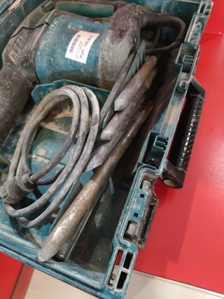 Martillo demoledor Makita con puntas