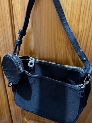 Bolso negro con monedero