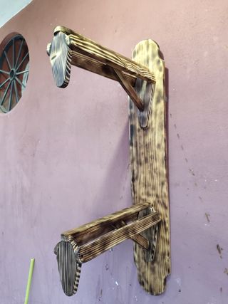 Soporte de madera para monturas