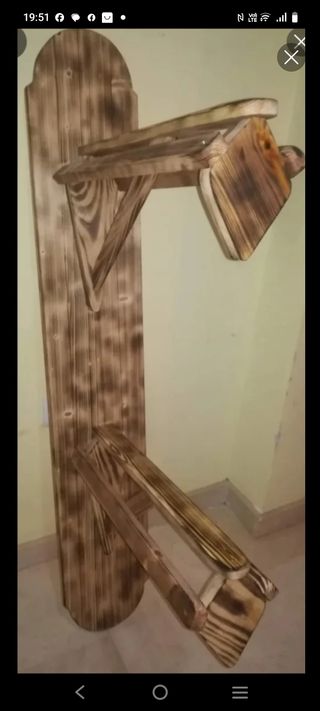 Soporte de madera para monturas