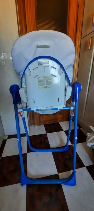 Trona infantil azul y blanca