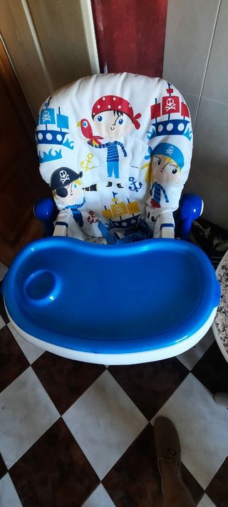 Trona infantil azul y blanca