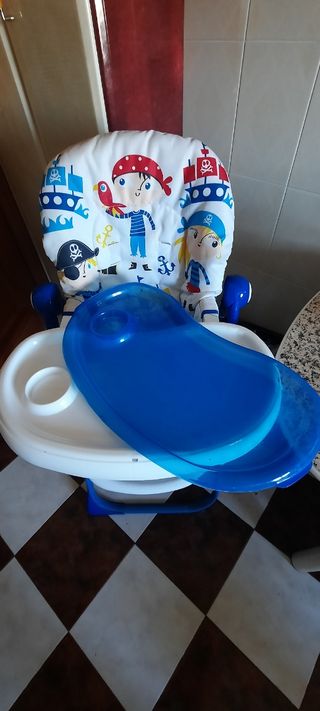 Trona infantil azul y blanca