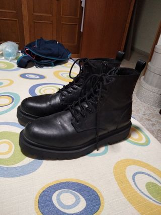 Botas negras chico