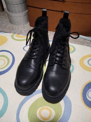 Botas negras chico