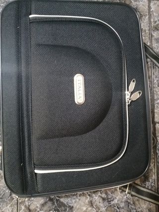 Maleta negra con logo Italia y 2 cremalleras