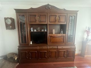 Mueble de salón madera y cristal