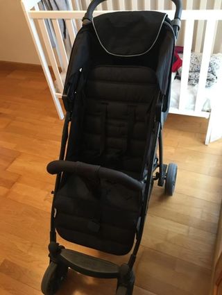 Carrito de bebé negro