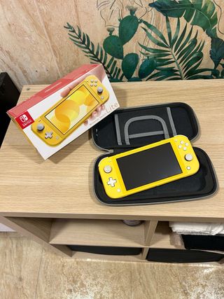 Nintendo Switch Lite Amarilla