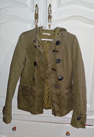 Chaqueta Stradivarius verde militar Talla S