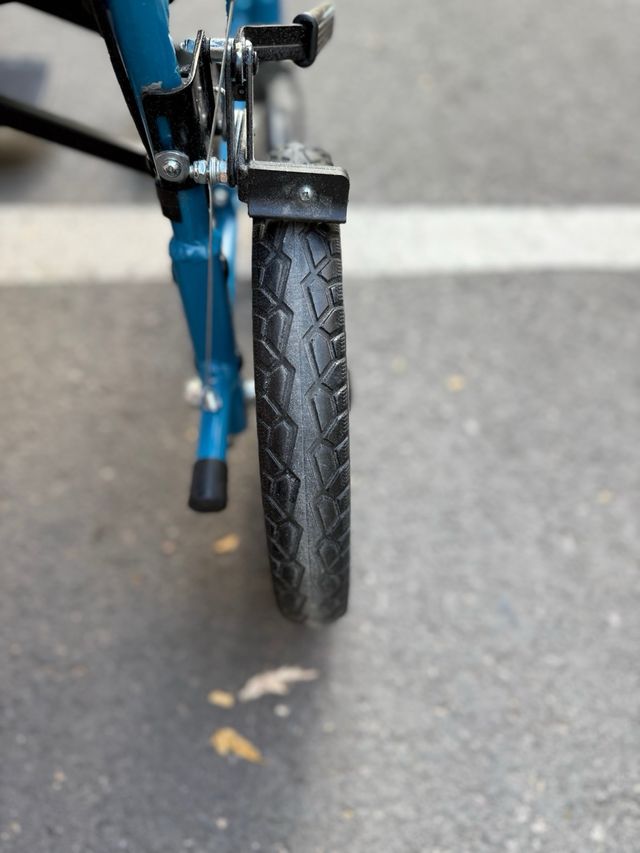 Silla de ruedas plegable con ruedas pequeñas