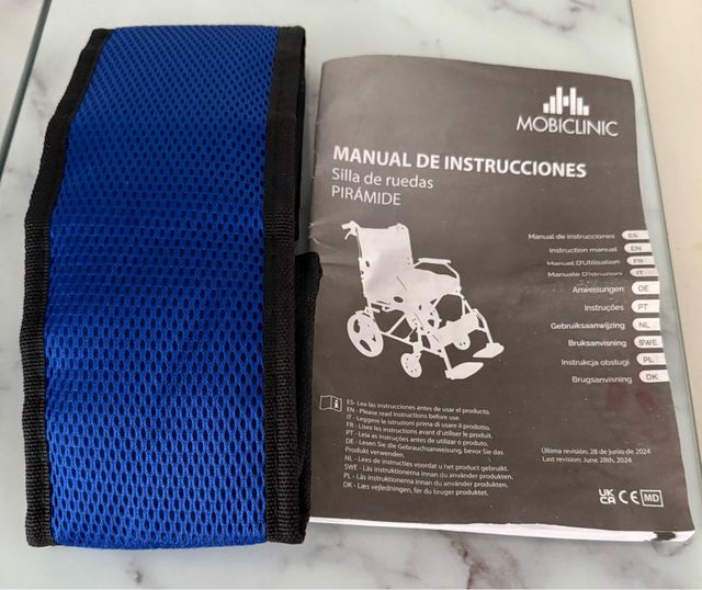 Silla de ruedas plegable con ruedas pequeñas