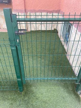 Reja para protección de piscina u otros espacios