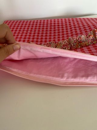 Funda portátil a medida cuadros rosa