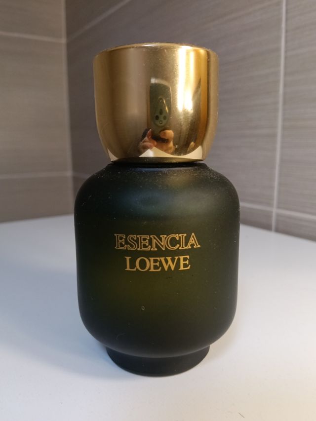 Perfume Loewe Esencia Vintage Dorado y Verde 100ml