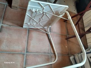 Mesa plegable de plástico y madera