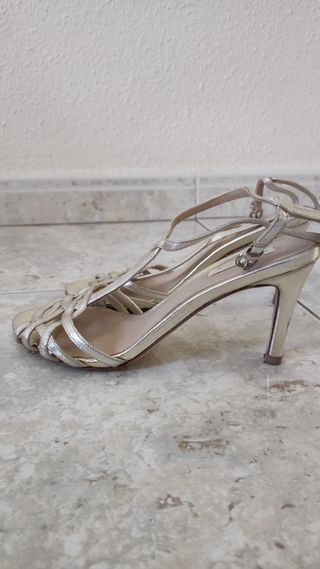 Sandalias doradas Massimo Dutti