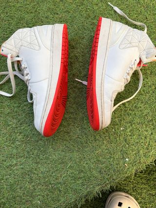 Zapatillas Jordan mujer Talla 38.5 Blancas y Rojas
