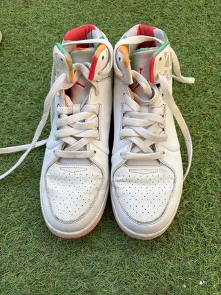 Zapatillas Jordan mujer Talla 38.5 Blancas y Rojas
