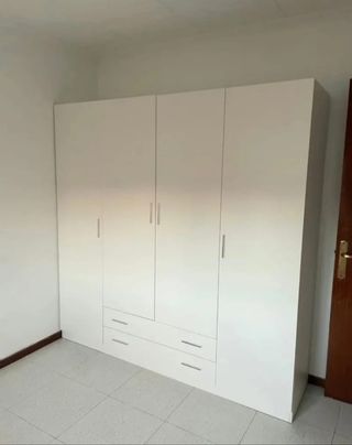 Armario blanco de madera