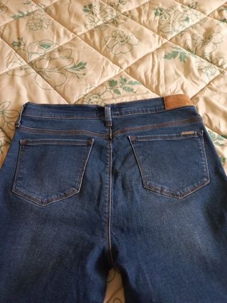 Jeans mujer rotos y deshilachados