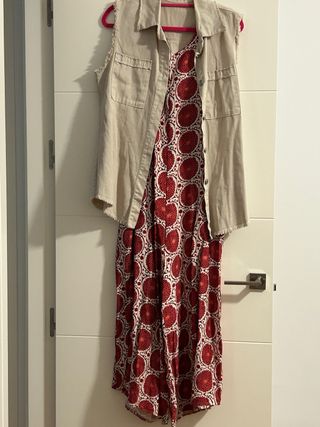 Conjunto de mujer beige y rojo
