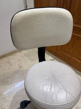 Silla giratoria con respaldo y ruedas