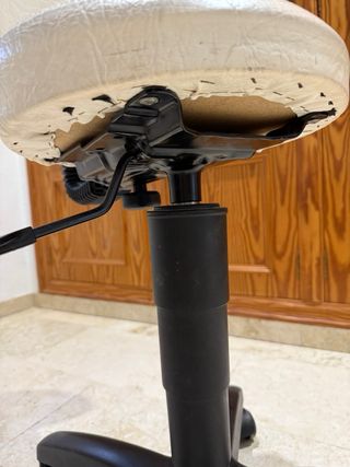Silla giratoria con respaldo y ruedas