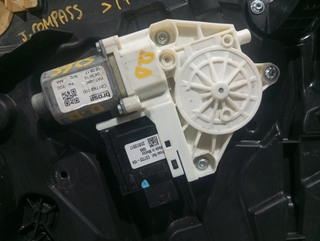 ELEVALUNAS DELANTERO DERECHO JEEP COMPASS (MP) 55