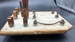 Interruptor de palanca hecha de mármol de lápida 