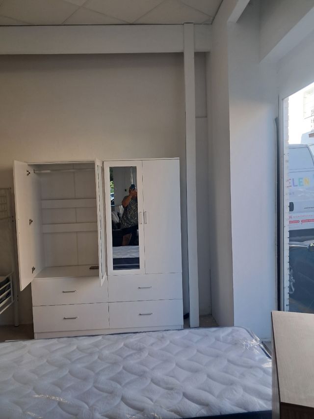 Armadio a 4 ante e 4 cassetti bianco anche in Soroma