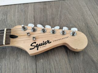 Guitarra Fender Squier Stratocaster