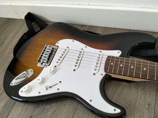 Guitarra Fender Squier Stratocaster