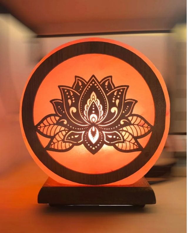 Lámpara Sal Himalaya Flor de Loto Madera