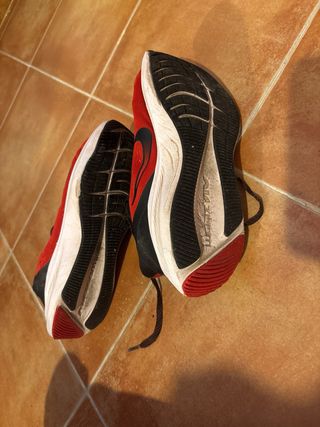 Deportivas Nike Rojas y Negras