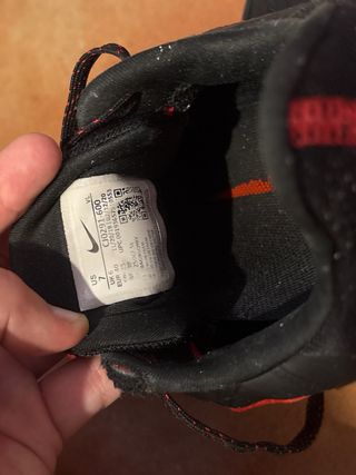Deportivas Nike Rojas y Negras