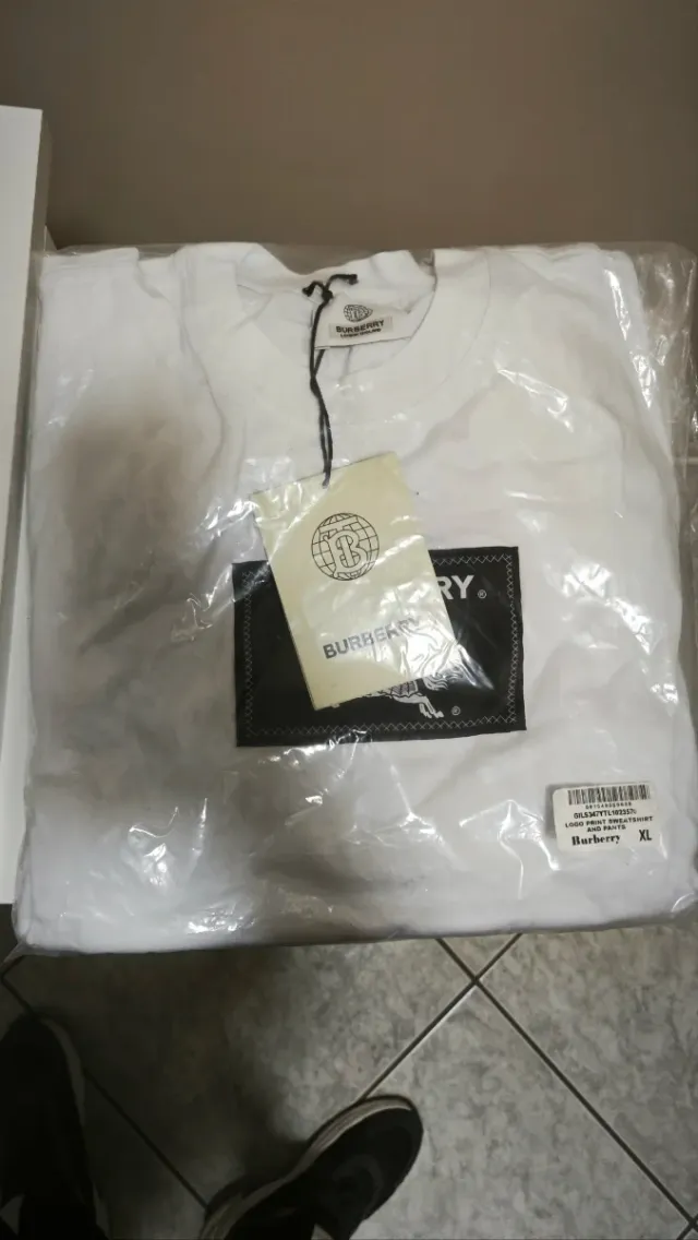 Completo Burberry bianco