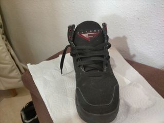 Zapatillas Nike Air Niño Negras Rojas