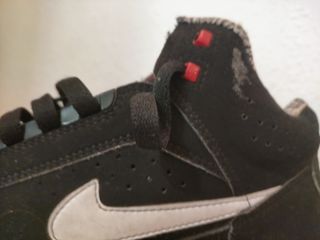 Zapatillas Nike Air Niño Negras Rojas