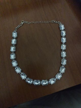 Collar de diamantes plateado